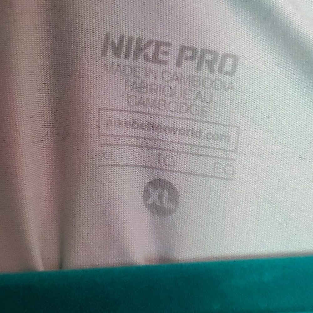 Nike brand Pro workout top size XL - Picture 2 of 4